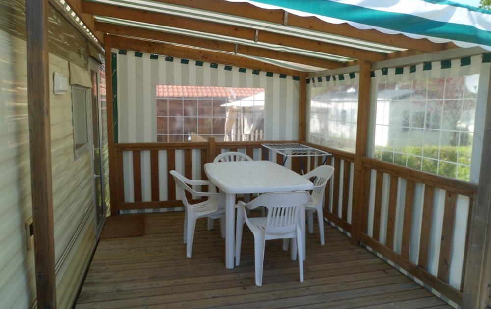 Mobil home Atlas 2 chambres 4 personnes au Camping 3 étoiles Le Pont Rouge près de Saint Gilles Croix de Vie en Vendée