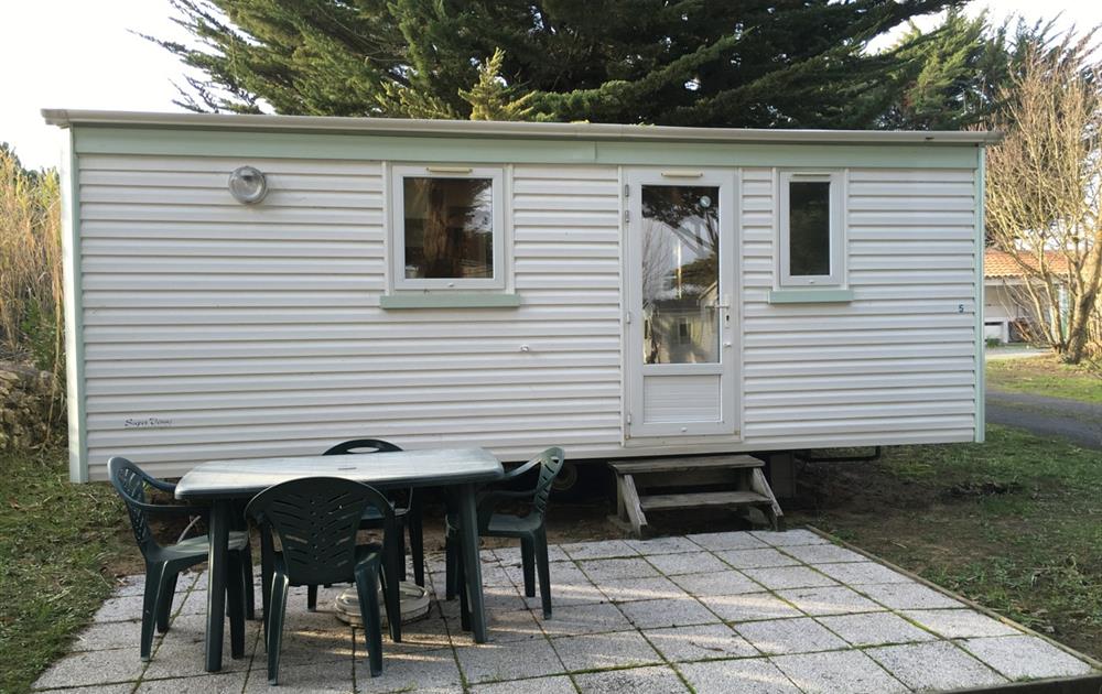 Bungalow IRM 24m² 2 chambres 4 pers. camping*** Le pont Rouge  proche saint Gilles Croix de Vie en Vendée