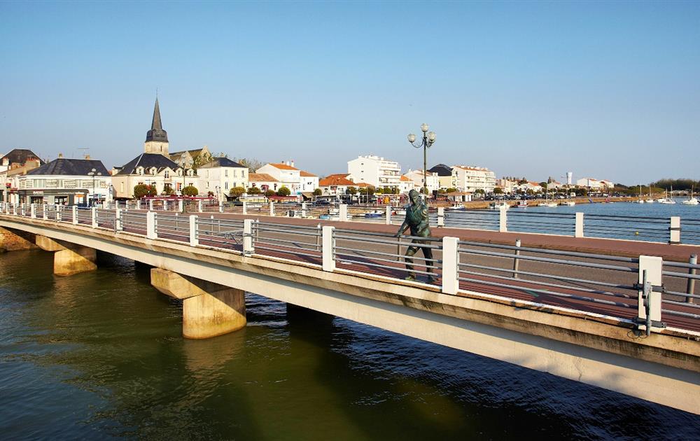 Saint Gilles Croix de Vie près du Camping Le Pont Rouge, camping 3 étoiles avec piscine chauffée à Saint Révérend en Vendée