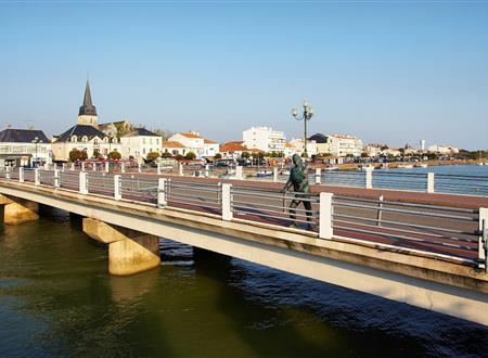 Saint Gilles Croix de Vie près du Camping Le Pont Rouge, camping 3 étoiles avec piscine chauffée à Saint Révérend en Vendée