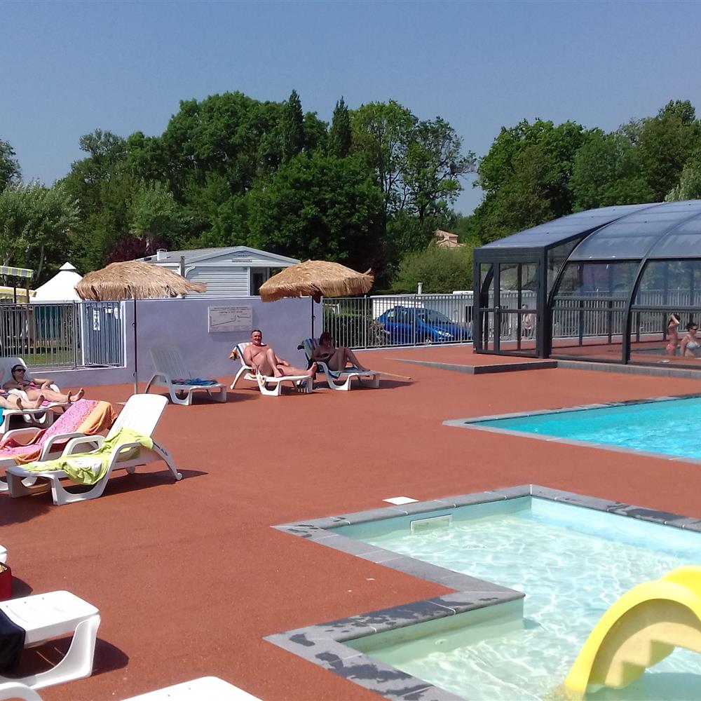 camping avec piscine couverte et chauffée saint gilles croix de vie