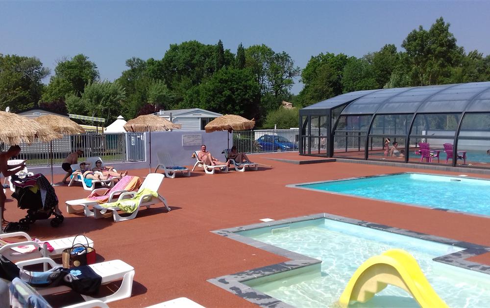 camping avec piscine couverte et chauffée saint gilles croix de vie