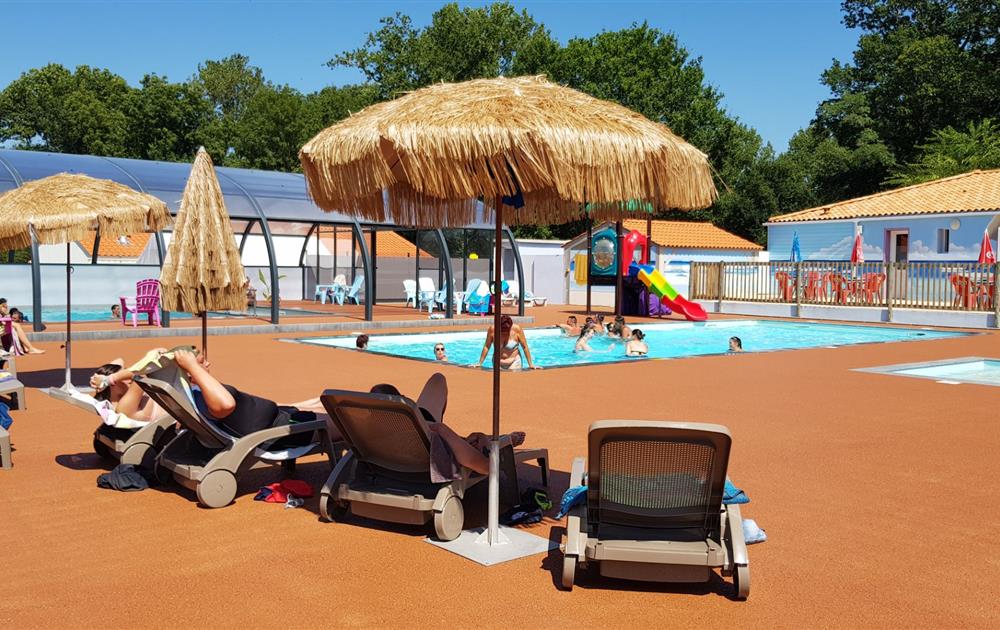 camping avec piscine couverte et chauffée saint gilles croix de vie