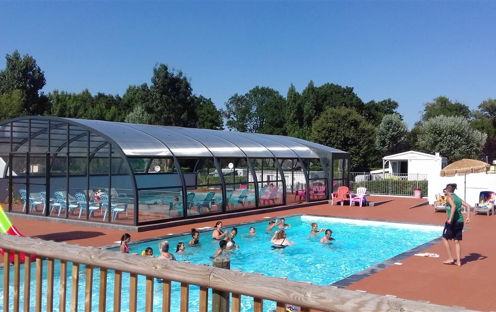 camping avec piscine couverte et chauffée saint gilles croix de vie